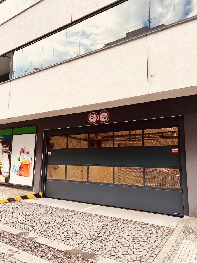 White Pearl Studio With Parking In Holesovice Prague Exterior photo