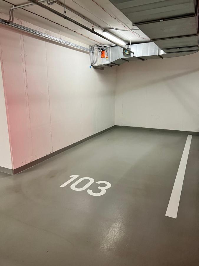 White Pearl Studio With Parking In Holesovice Prague Exterior photo